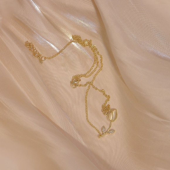 NEW 14K Gold Plated Diamond Flower Leaf Necklace - Picture 10 of 10